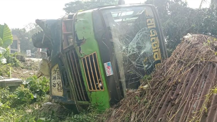 গোপালগঞ্জে দুই বাসের সংঘর্ষে দুইজনের মৃত্যু, আহত দশ